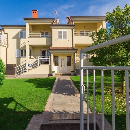 Apartmani Martincic Novigrad Istria Eksteriør billede