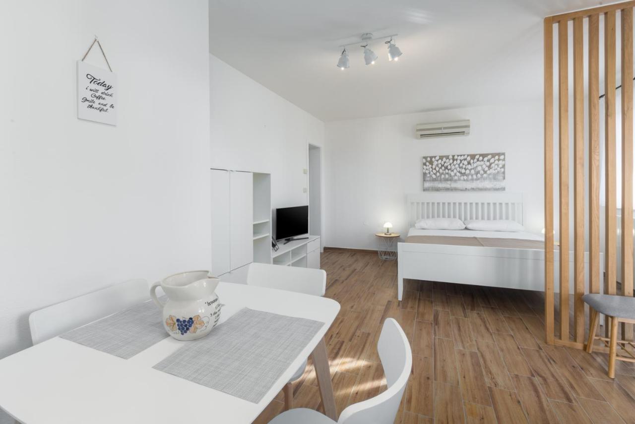 Apartmani Martincic Novigrad Istria Eksteriør billede